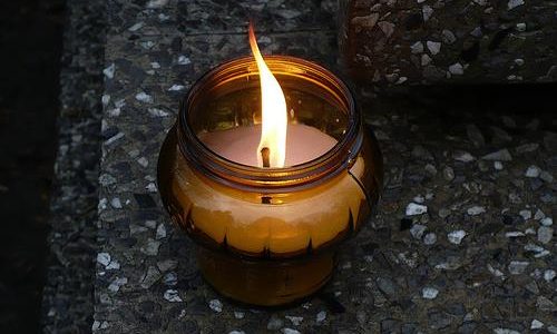 Prašymas uždegti žvakę ant gelbėtojų kapo