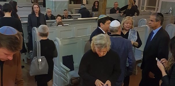 Vilniaus Choralinėje sinagogoje pagerbtas Pitsburge nužudytų žydų atminimas