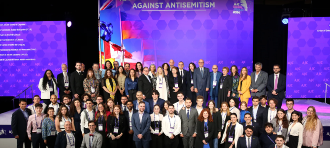 Amerikos žydų komitetas vienija pasaulio žydų bendruomenę, ragindamas veikti prieš antisemitizmą