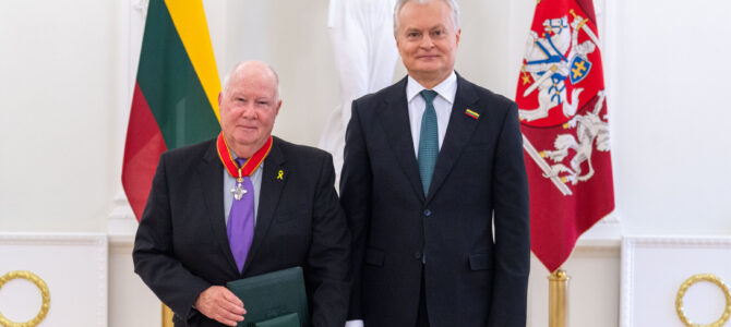 Президент Литвы вручил государственные награды М. Якобасу и Э. Бейкеру