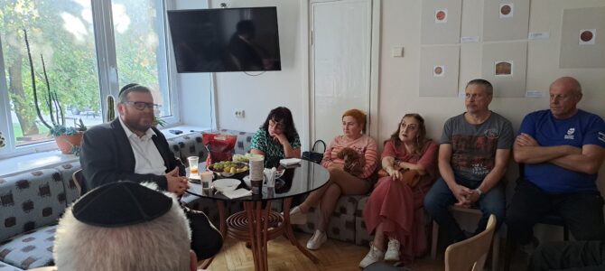 Šiauliai Jewish Community Meets to Discuss Rosh Hashanah