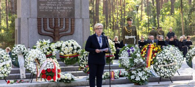 В День памяти жертв геноцида евреев премьер Литвы призывает сплачиваться против антисемитских сил